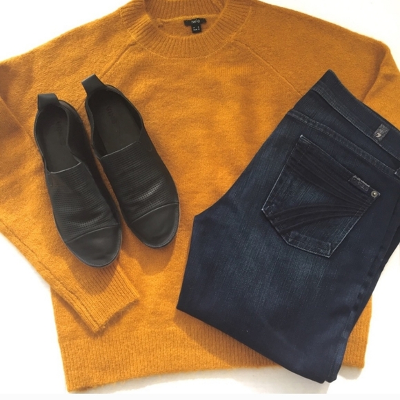 Vince Iona Leather Flats - Picture 2 of 5